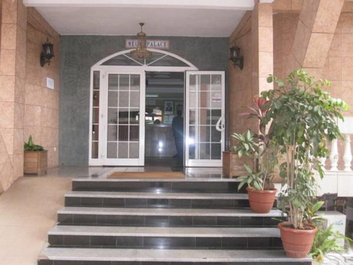 Meumi Palace Yaounde Exterior photo